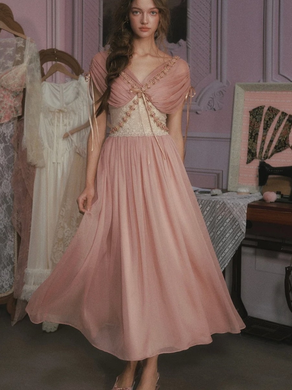 Soft Pink Lace-Trimmed Sleeveless Chemise with Floral Embellishment - Picture 2 of 2